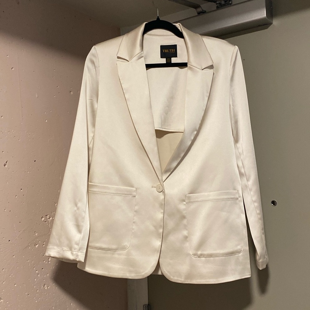 Truth - Silk Cream blazer!